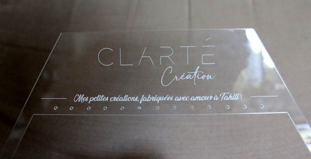 Présentoir pour boucles d'oreilles personnalisé en plexi