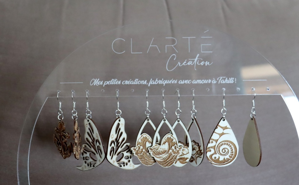 Présentoir pour boucles d'oreilles personnalisé en plexi