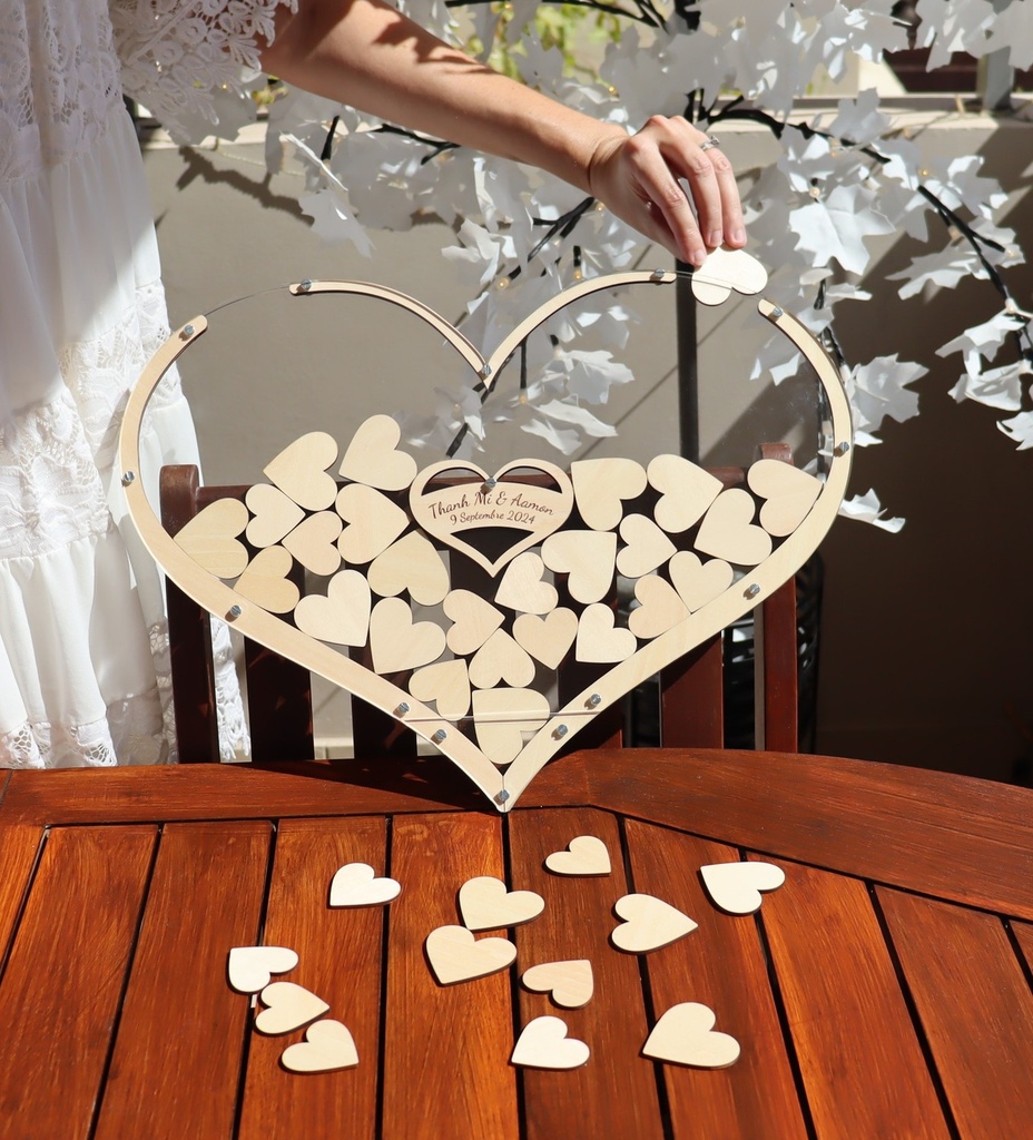 Livre d'or en cœur acrylique & bois personnalisé
