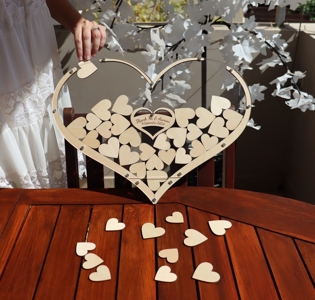 Livre d'or en cœur acrylique & bois personnalisé