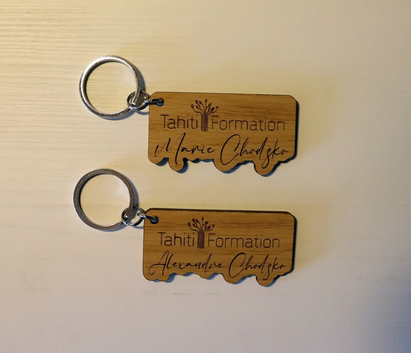 Porte-clé logo personnalisé en bois