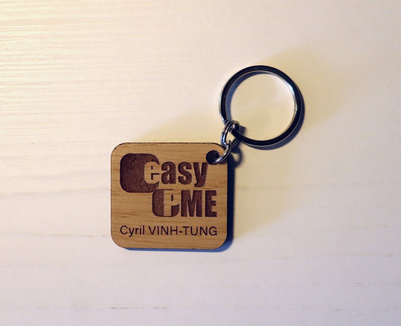 Porte-clé logo personnalisé en bois