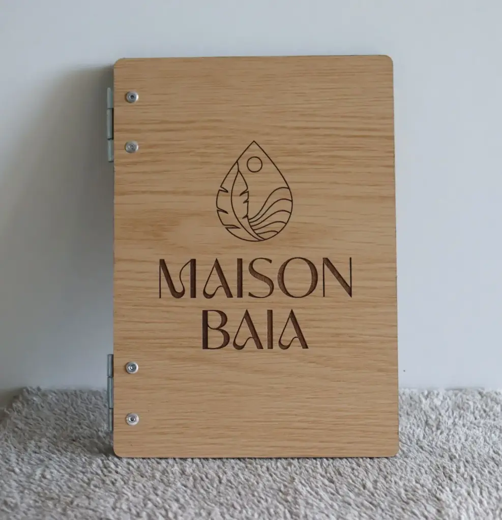 [LIBOPER002] Livret A4 avec gravure personnalisée en bois