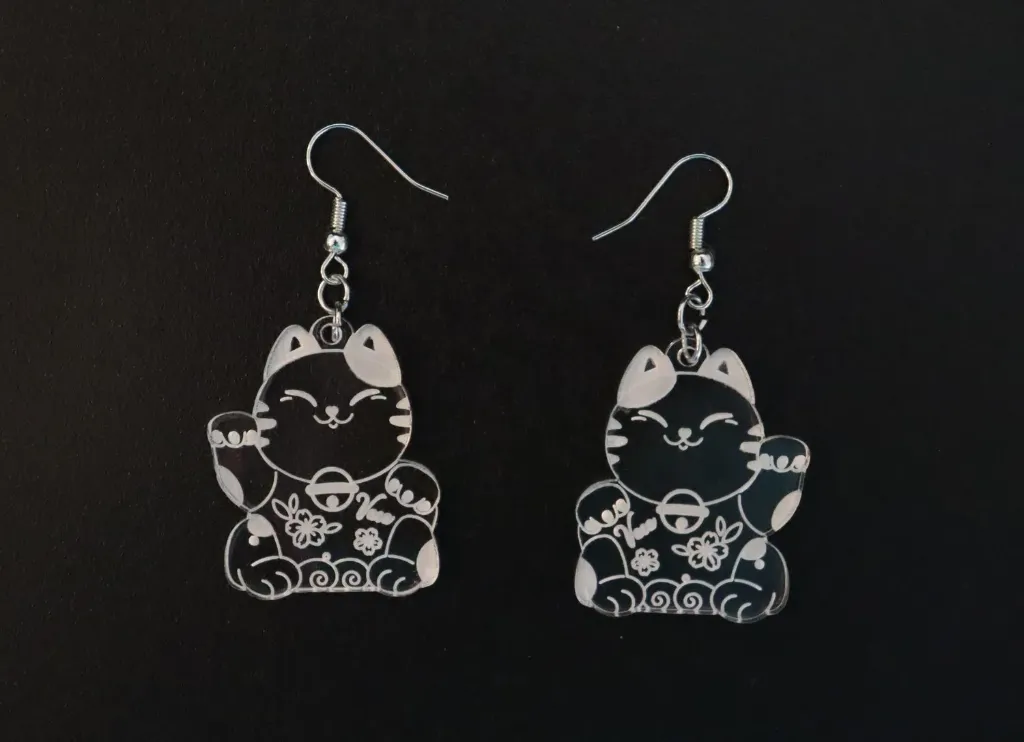 Boucles d'oreilles chat japonais acrylique