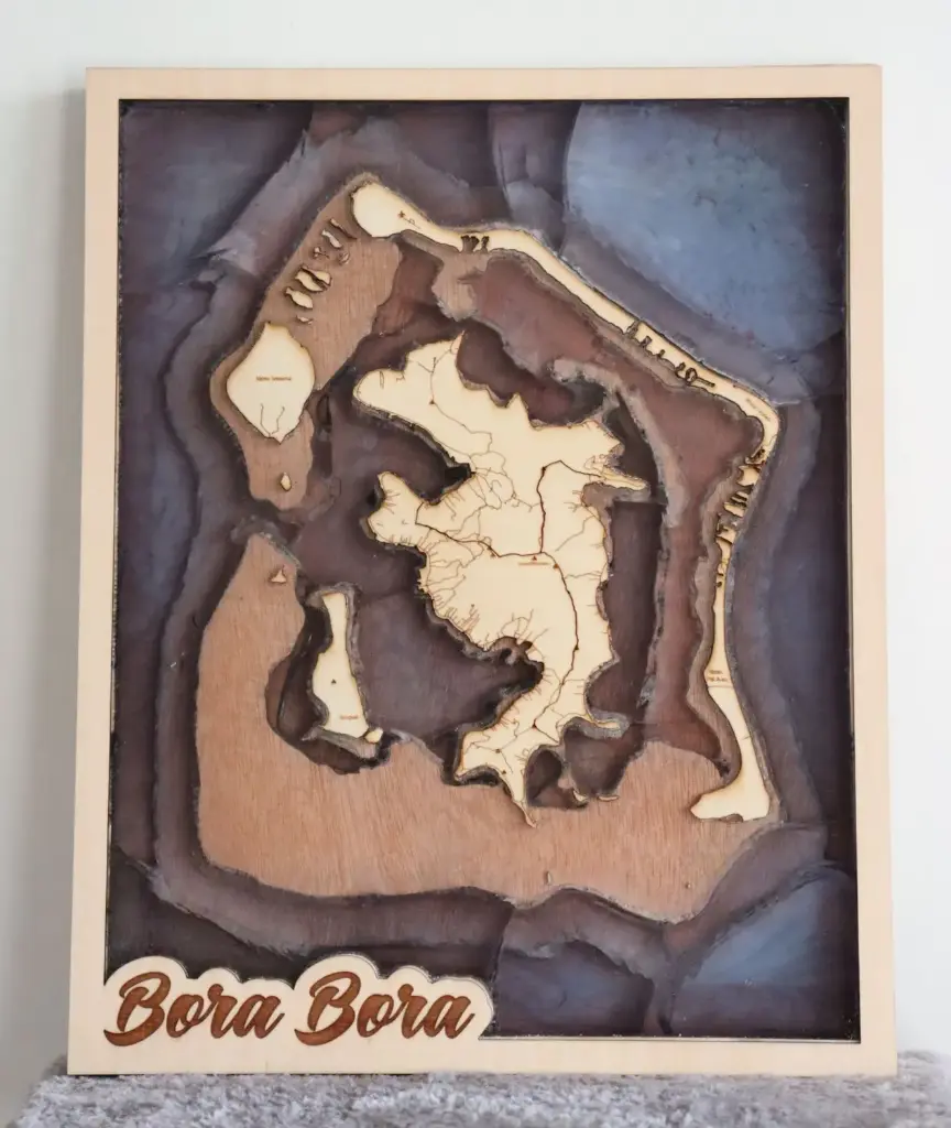 Carte marine Bora Bora en bois et résine epoxy