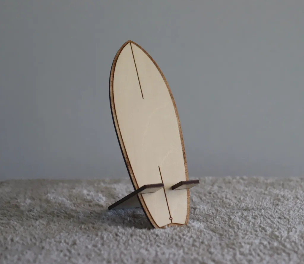 [STBOPE001] Support pour téléphone en bois à personnaliser