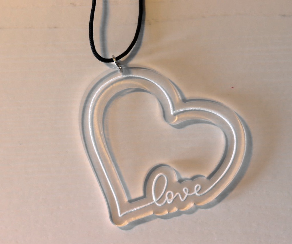 Pendentif "love" plexi