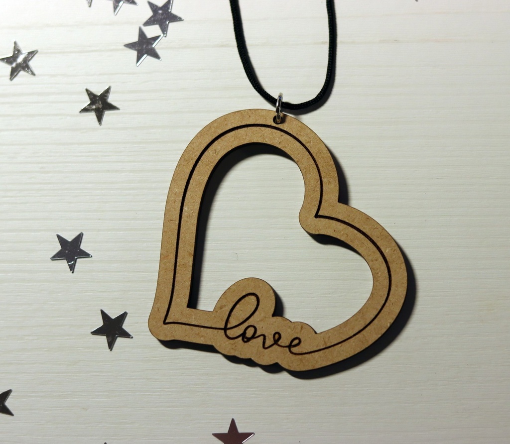 [PEBOLO001] Pendentif coeur "love" en bois