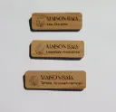 Badge professionnel personnalisé en bois