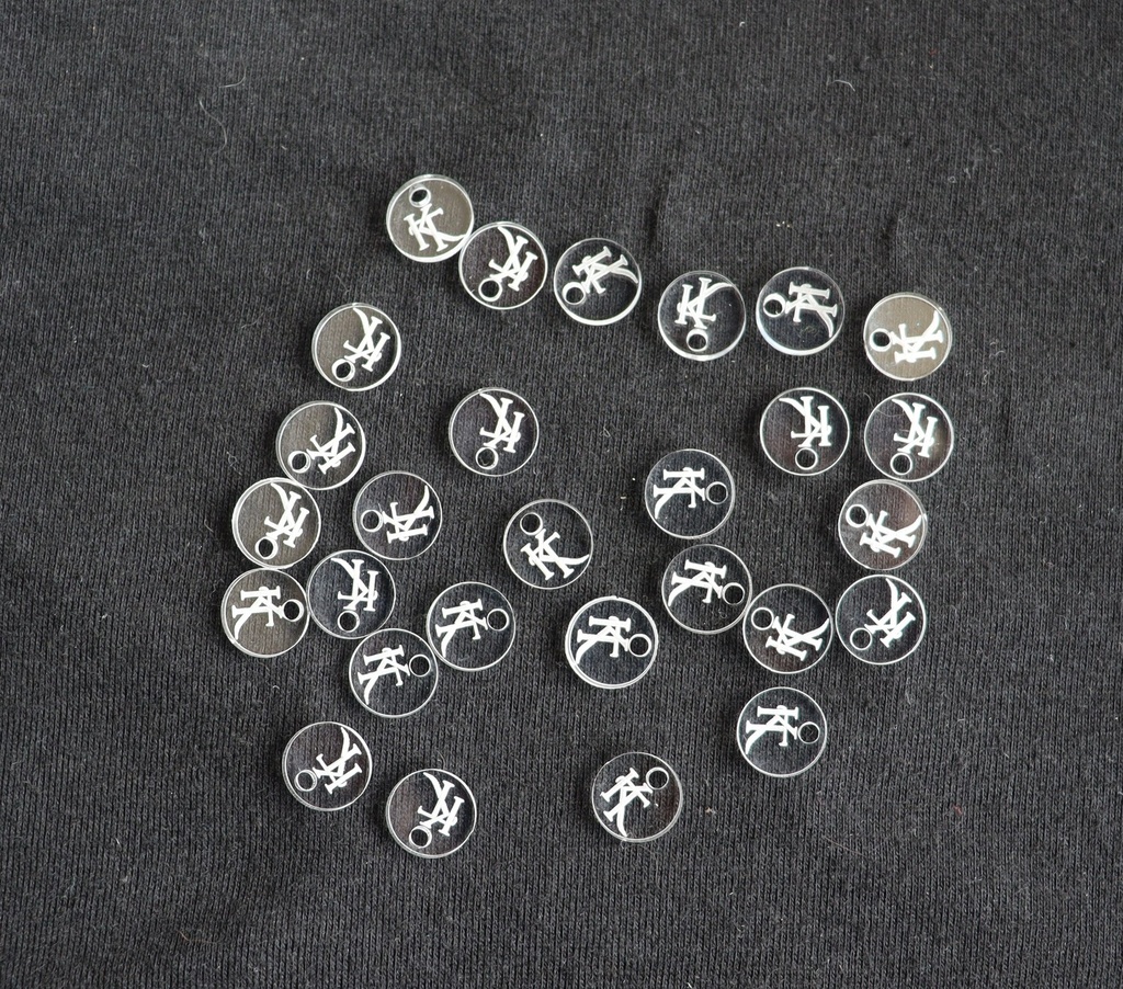 Anneaux gravés pour bijoux en acrylique