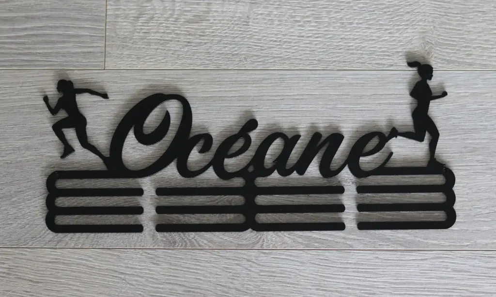 [PMANPE001] Porte médailles personnalisé acrylique noir ou coloré