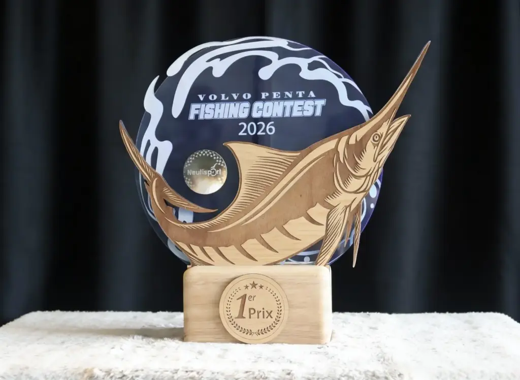 [TRBOPE002] Trophée personnalisé en bois et acrylique avec nacre