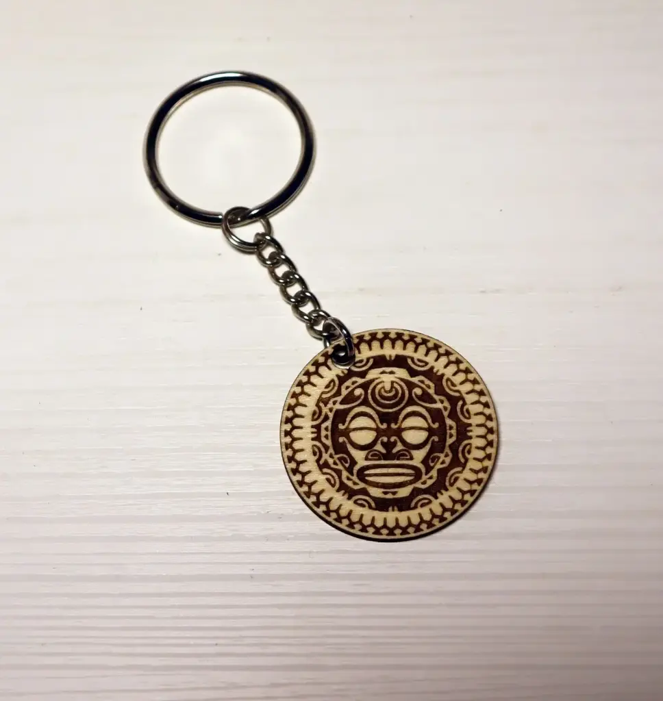 Porte-clé Tiki personnalisé en bois