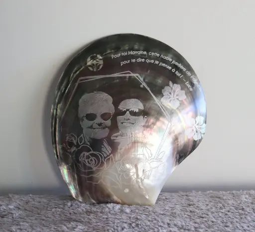 Gravure photo personnalisée sur nacre