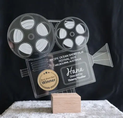 [TRPLPE001] Trophée acrylique personnalisé - Forme caméra